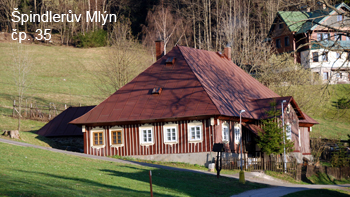 Valbová střecha úředního domu – hájovny